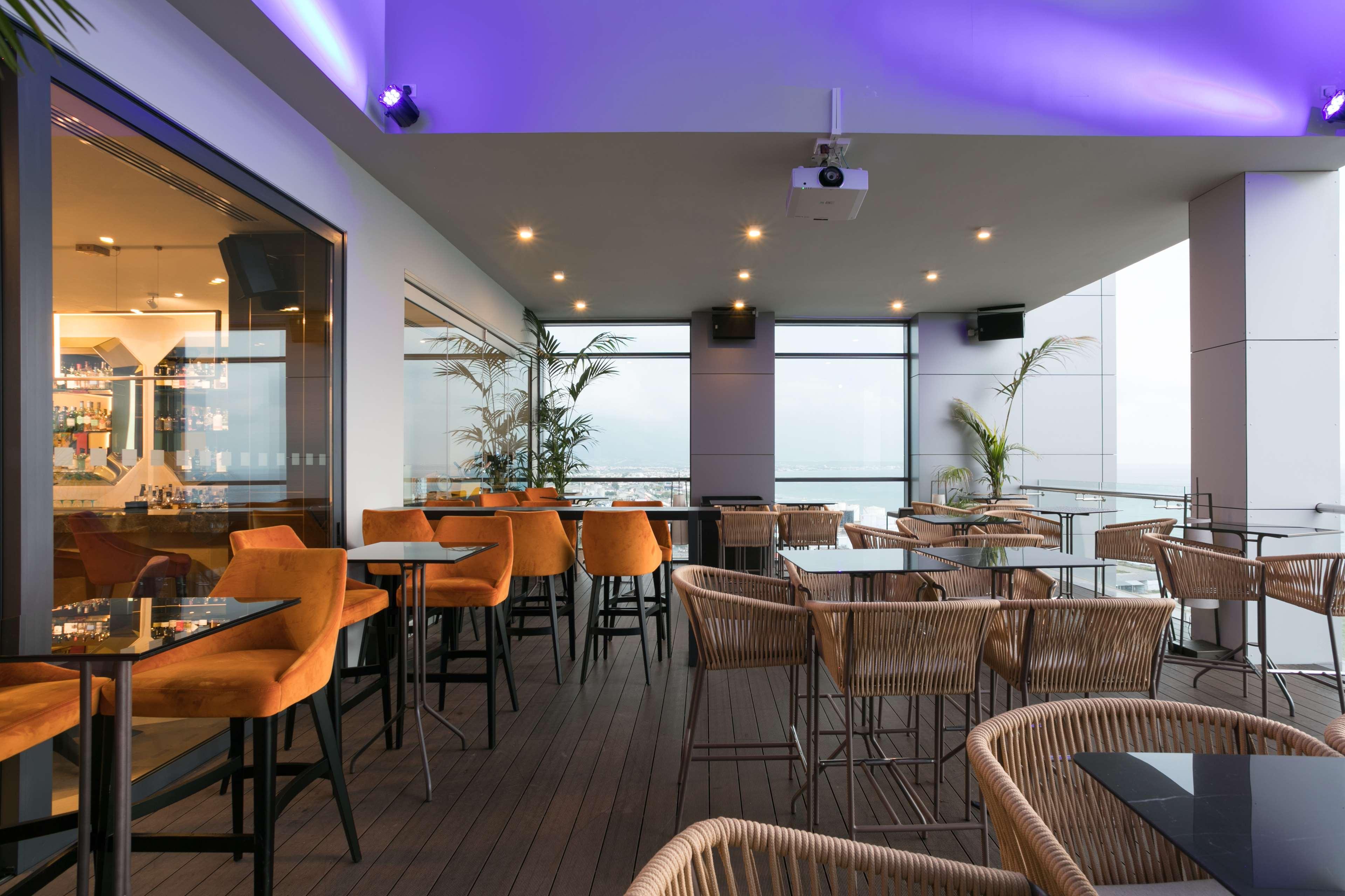 Radisson Blu Hotel, Lárnaca Exterior foto Sky Bar
