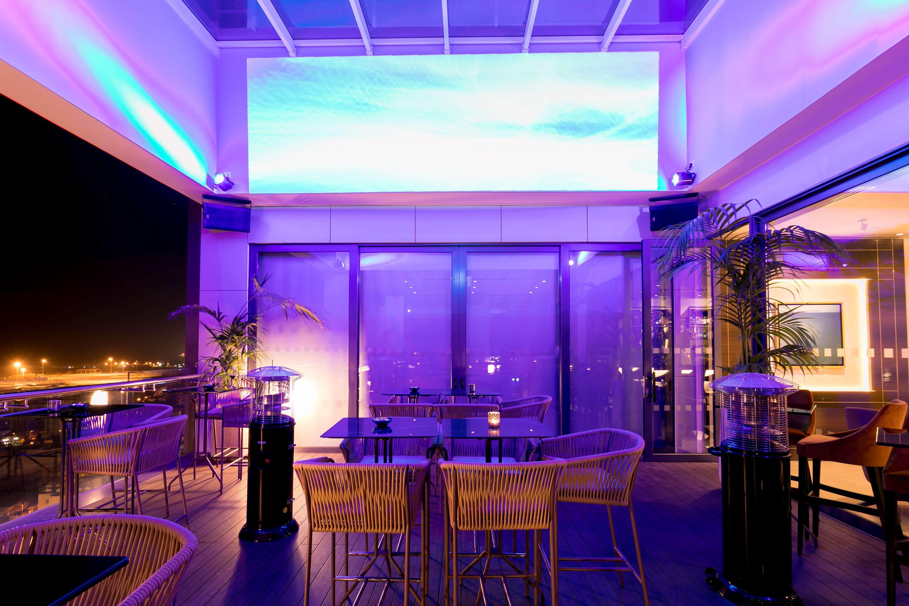 Radisson Blu Hotel, Lárnaca Exterior foto Sky Bar