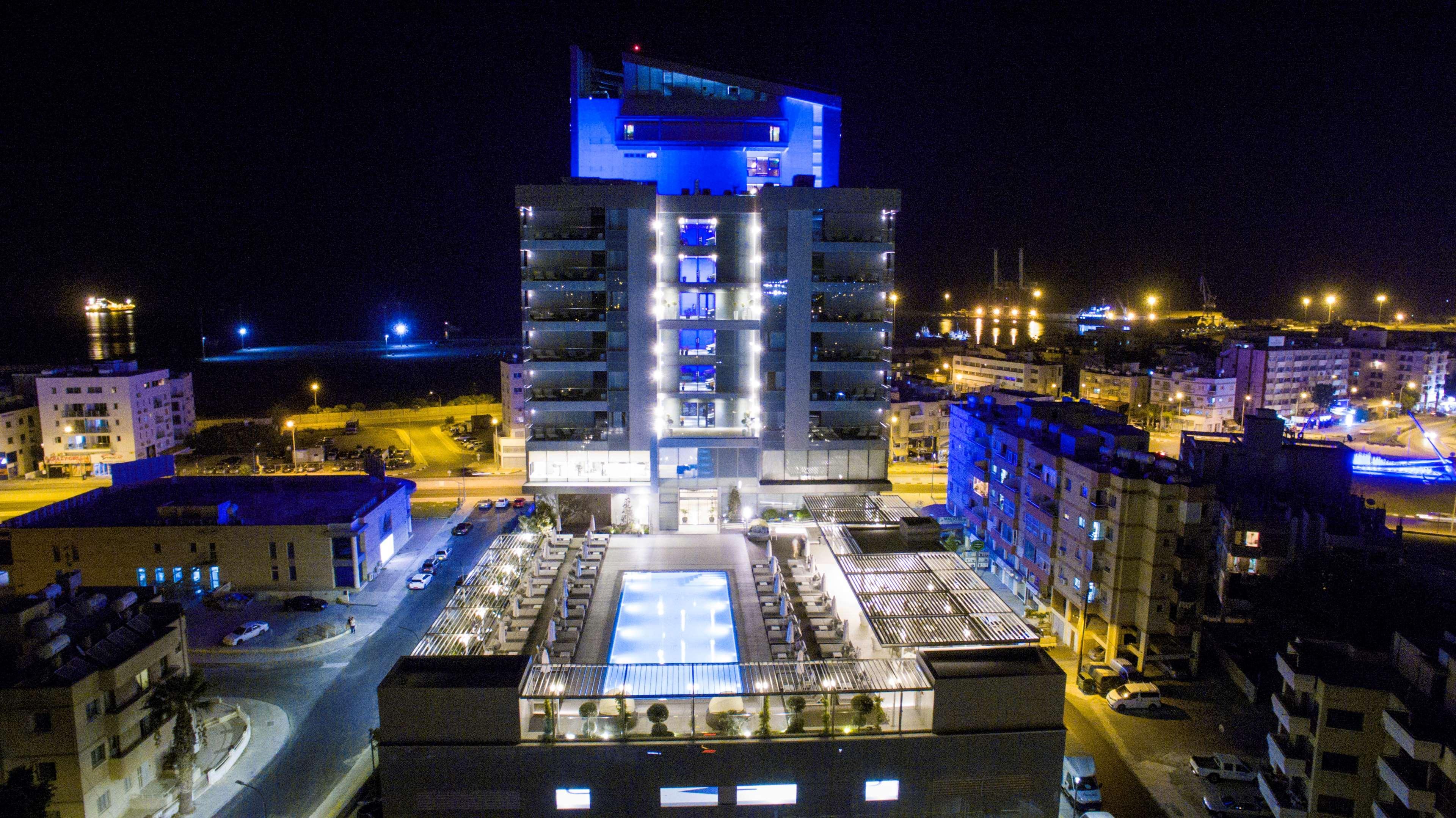 Radisson Blu Hotel, Lárnaca Exterior foto The Blue Diamond Hotel