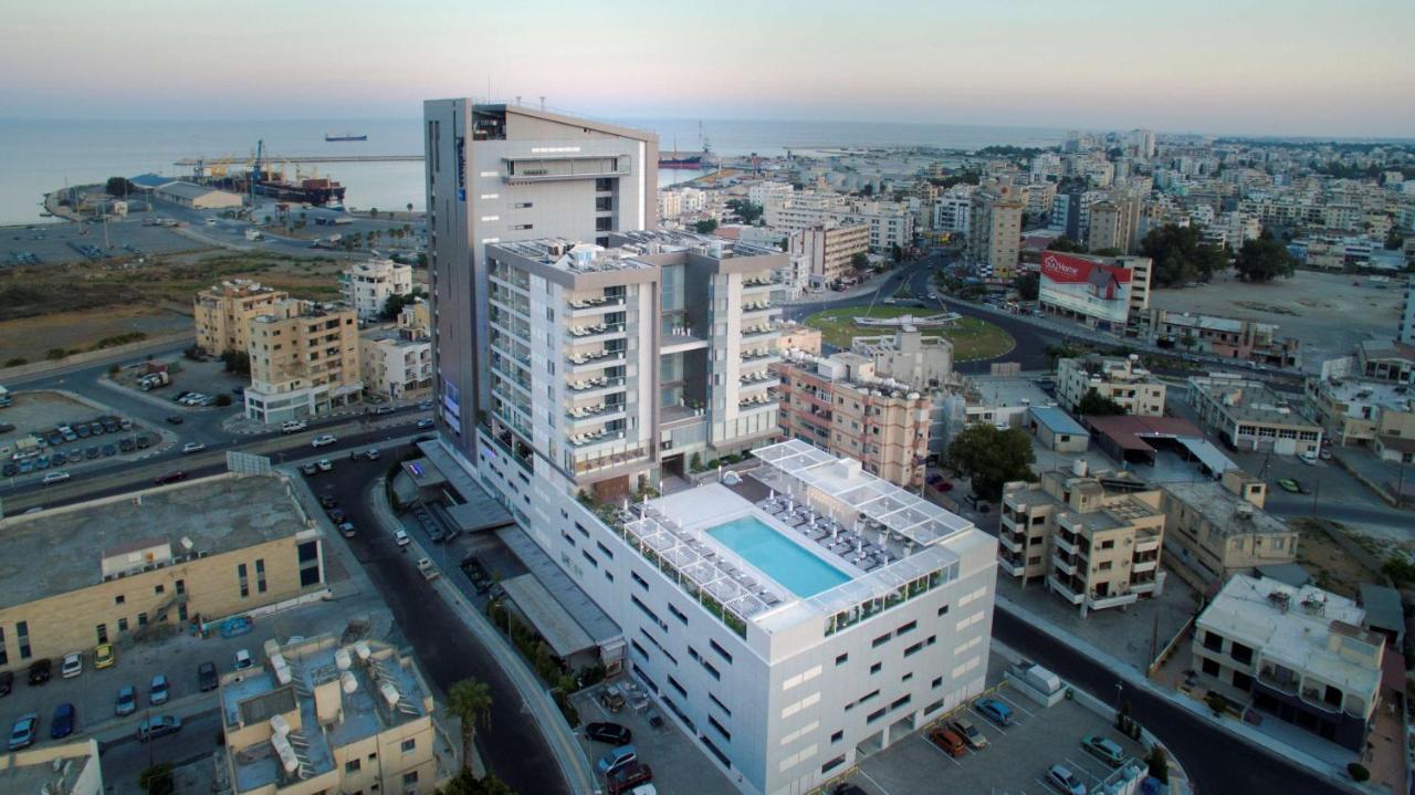Radisson Blu Hotel, Lárnaca Exterior foto The hotel in 2018